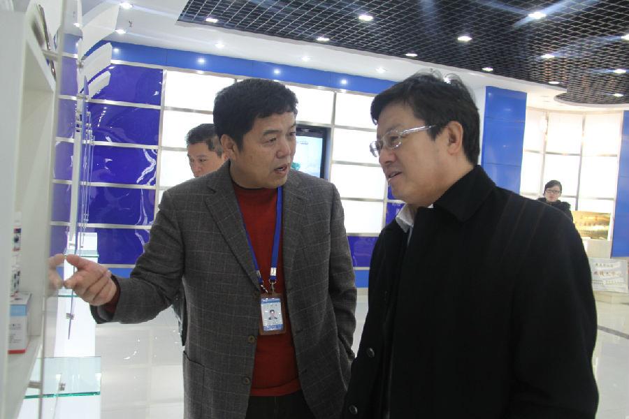 青島市委常委、副市長王曉方到海利爾調(diào)研科研創(chuàng)新工作