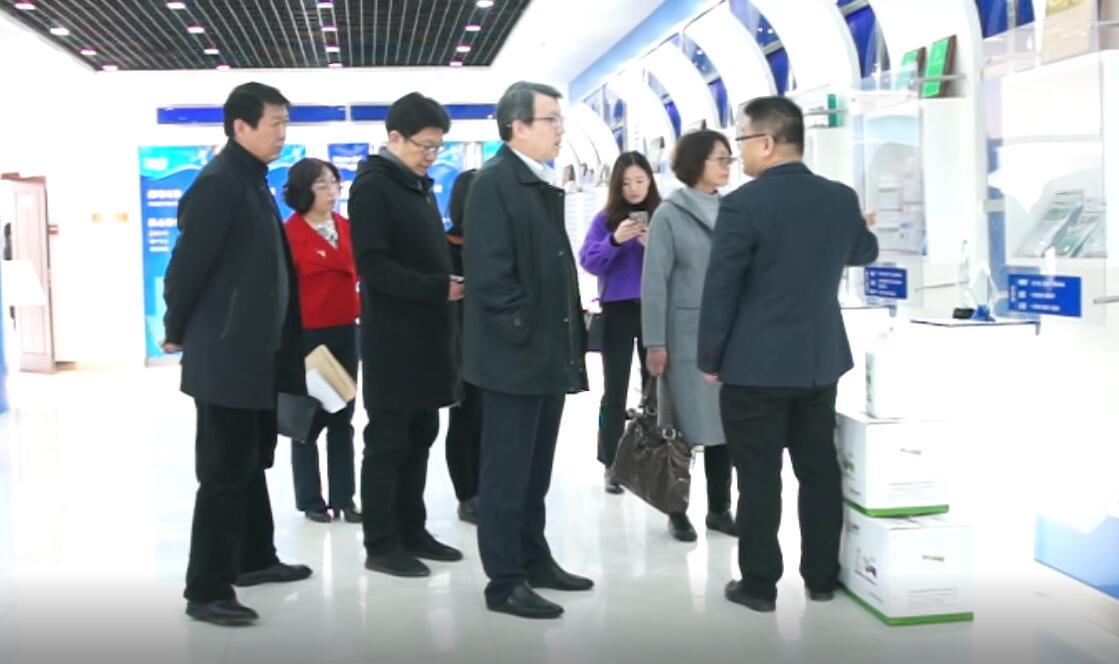 青島市人力資源社會保障局副局長王堯一行到集團(tuán)參觀考察