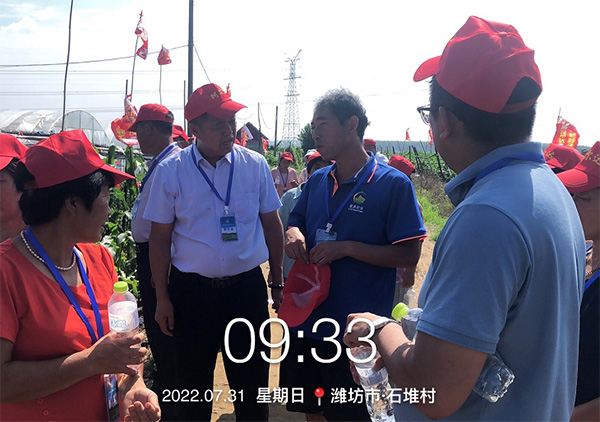 董事長(zhǎng)走向田間地頭，助力奧迪斯阿爾達(dá)大姜套餐現(xiàn)場(chǎng)觀摩會(huì)及訂貨會(huì)圓滿成功