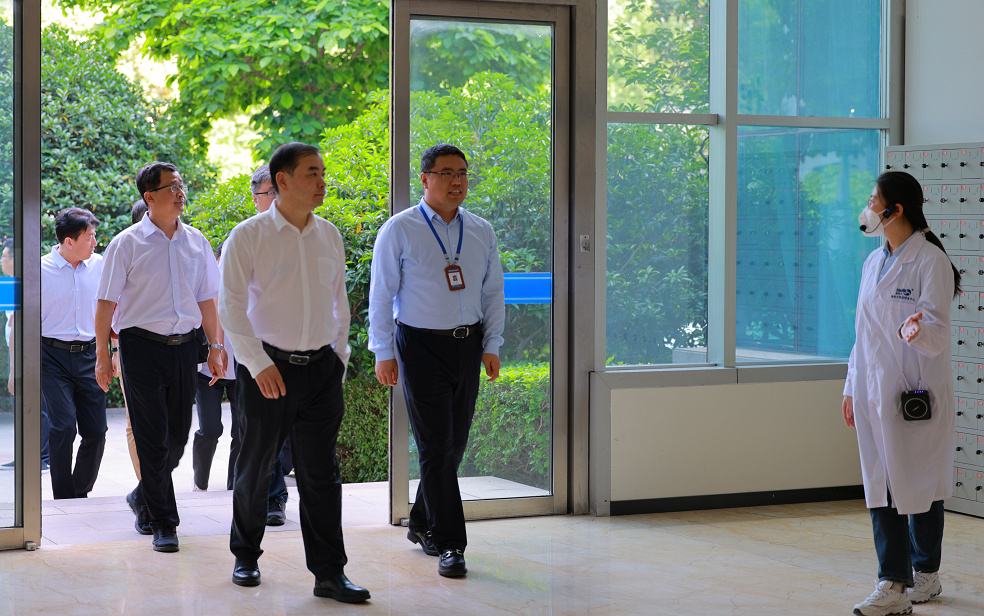 山東省科技廳梁副廳長一行來集團調(diào)研指導(dǎo)